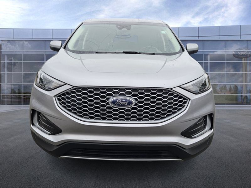 2023 Ford Edge SEL photo 2