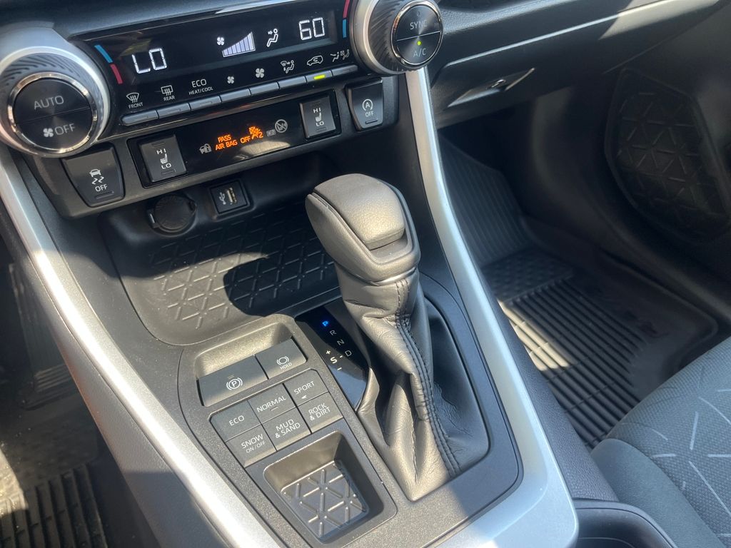 2024 Toyota RAV4 XLE photo 15