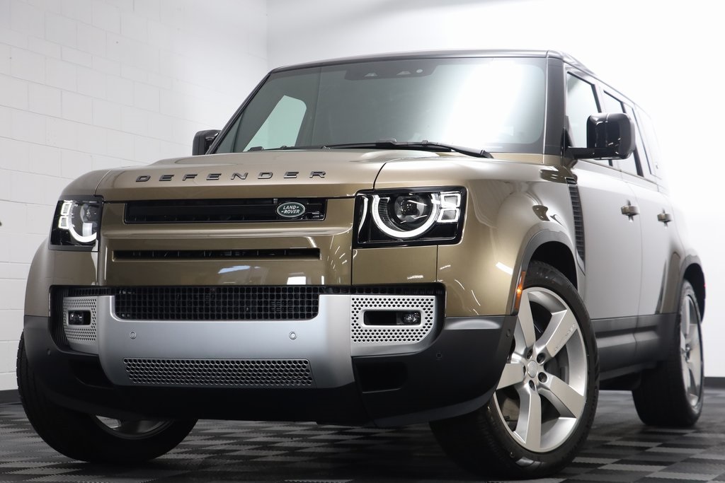 2024 Land Rover Defender 110 SE photo 2