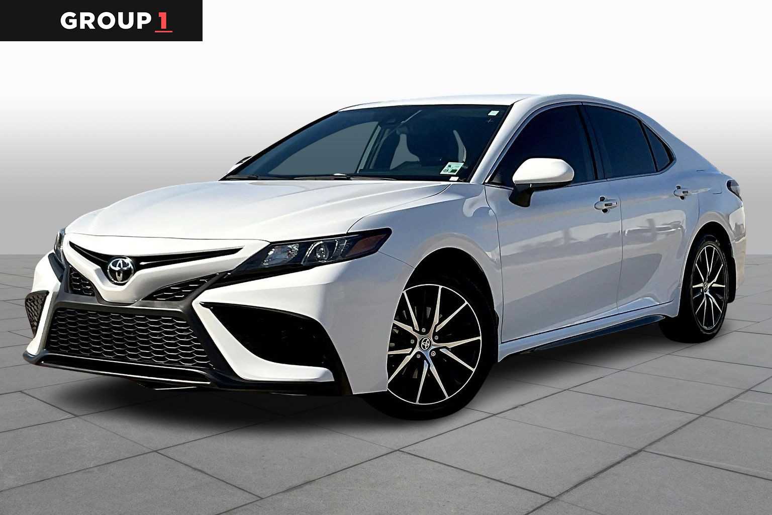 2021 Toyota Camry SE's photo