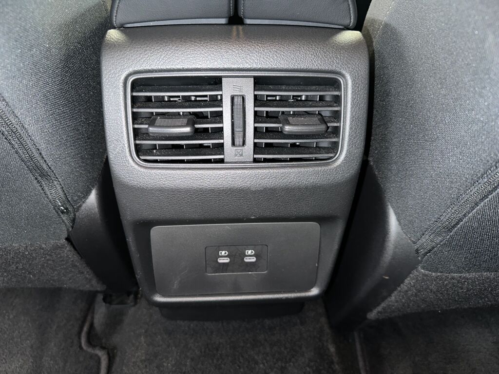 2024 Nissan Rogue SV photo 16