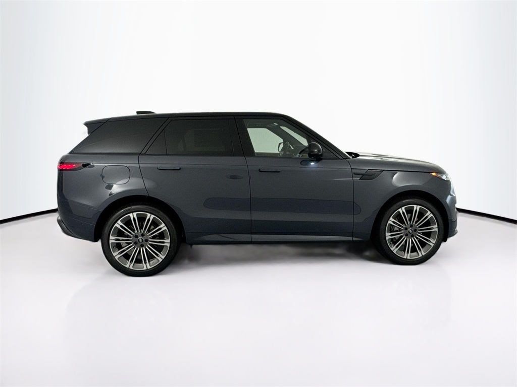 2025 Land Rover Range Rover Sport SE photo 4