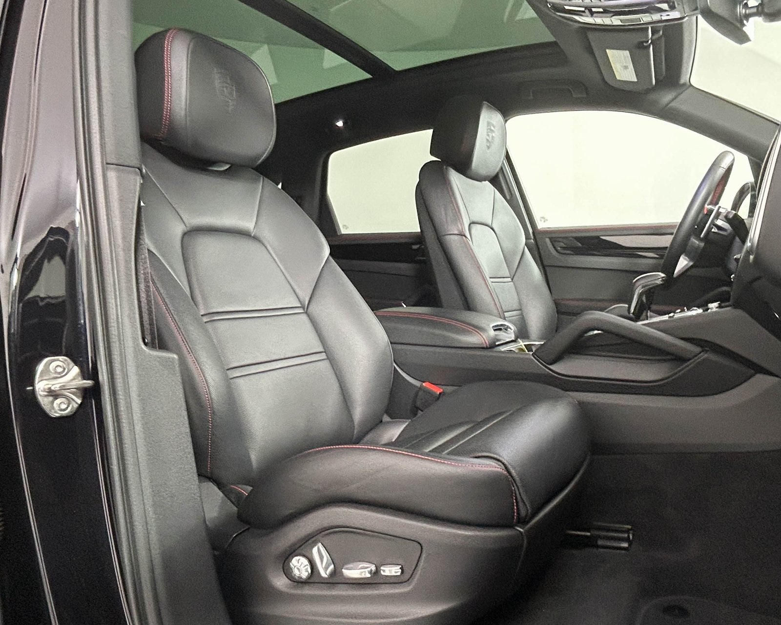 2020 Porsche Cayenne S photo 21
