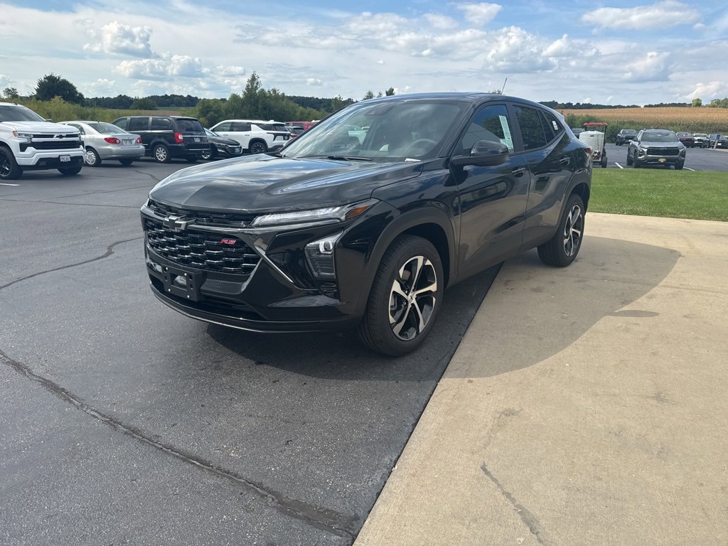 2025 Chevrolet Trax photo 2