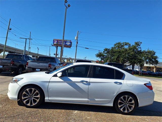 Used 2015 Honda Accord Sport with VIN 1HGCR2F52FA042742 for sale in High Point, NC