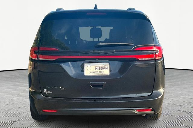 2022 Chrysler Pacifica Touring L photo 6
