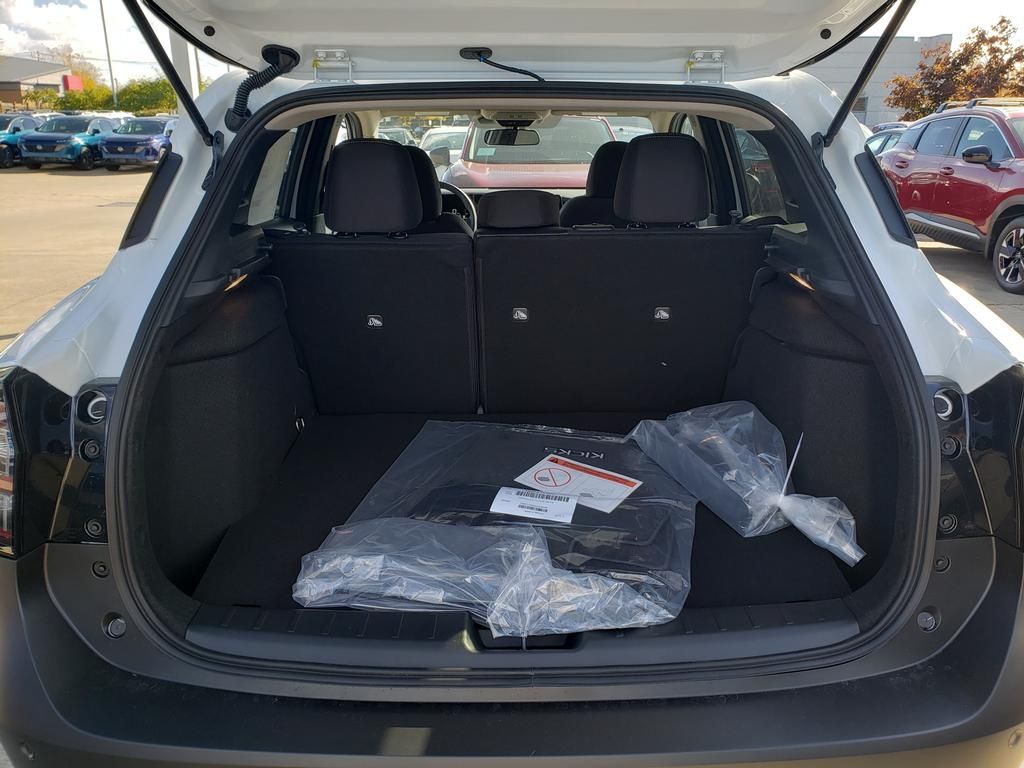 2026 Nissan Kicks SV photo 3