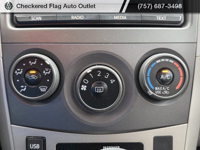 2012 Toyota Corolla LE photo 17