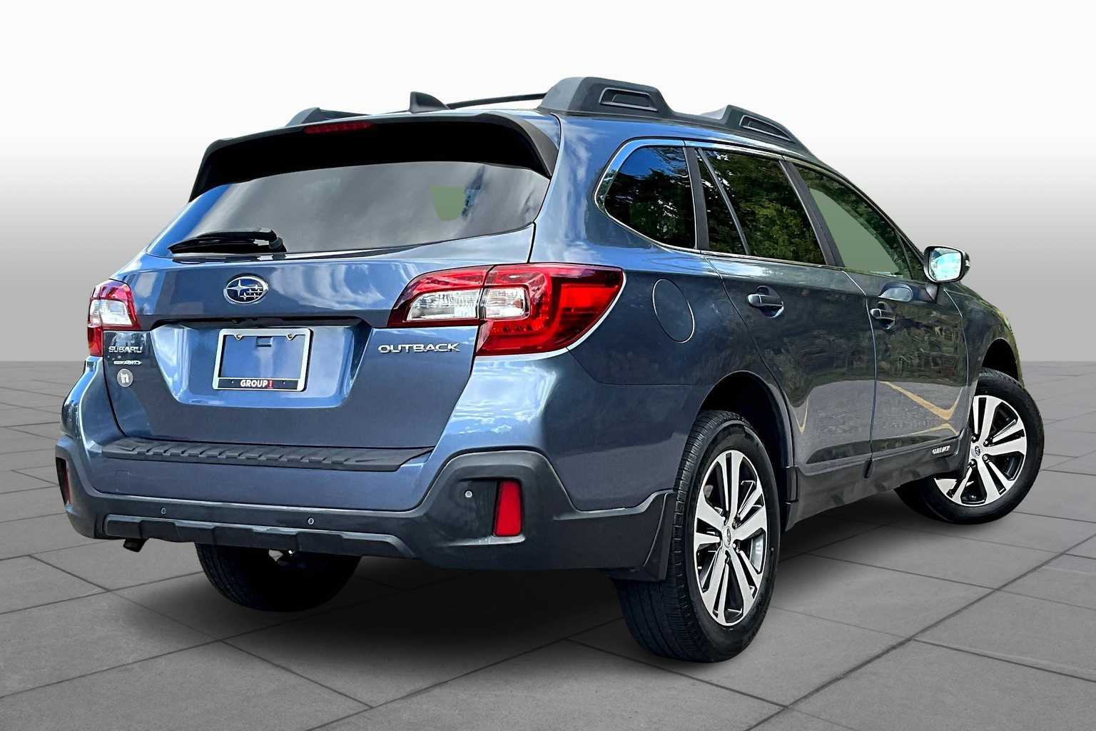 2018 Subaru Outback Limited photo 12