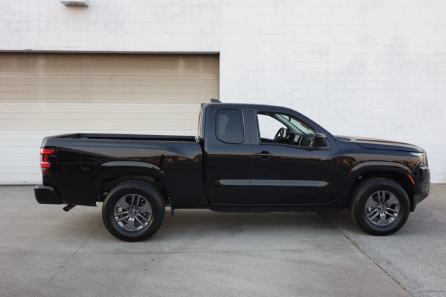 2025 Nissan Frontier King Cab SV photo 3