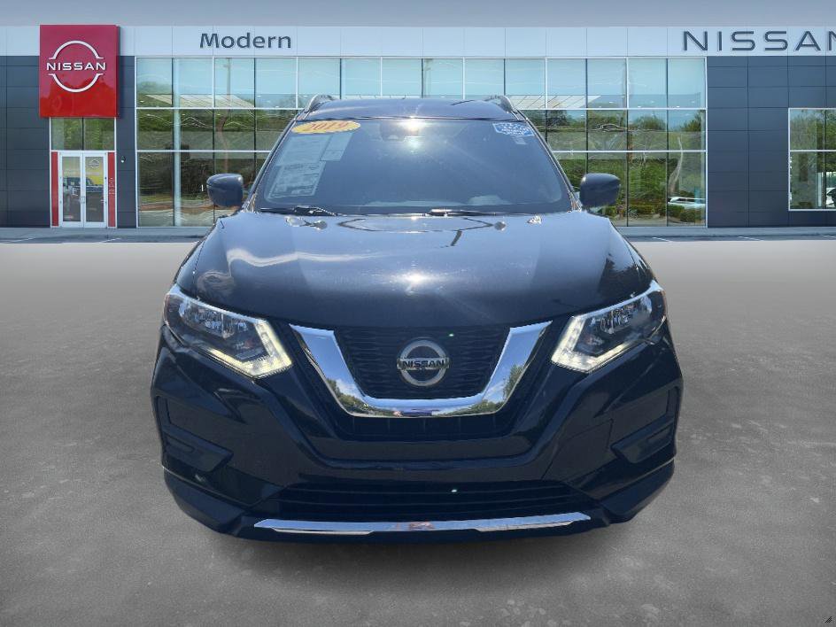 2019 Nissan Rogue SV photo 2