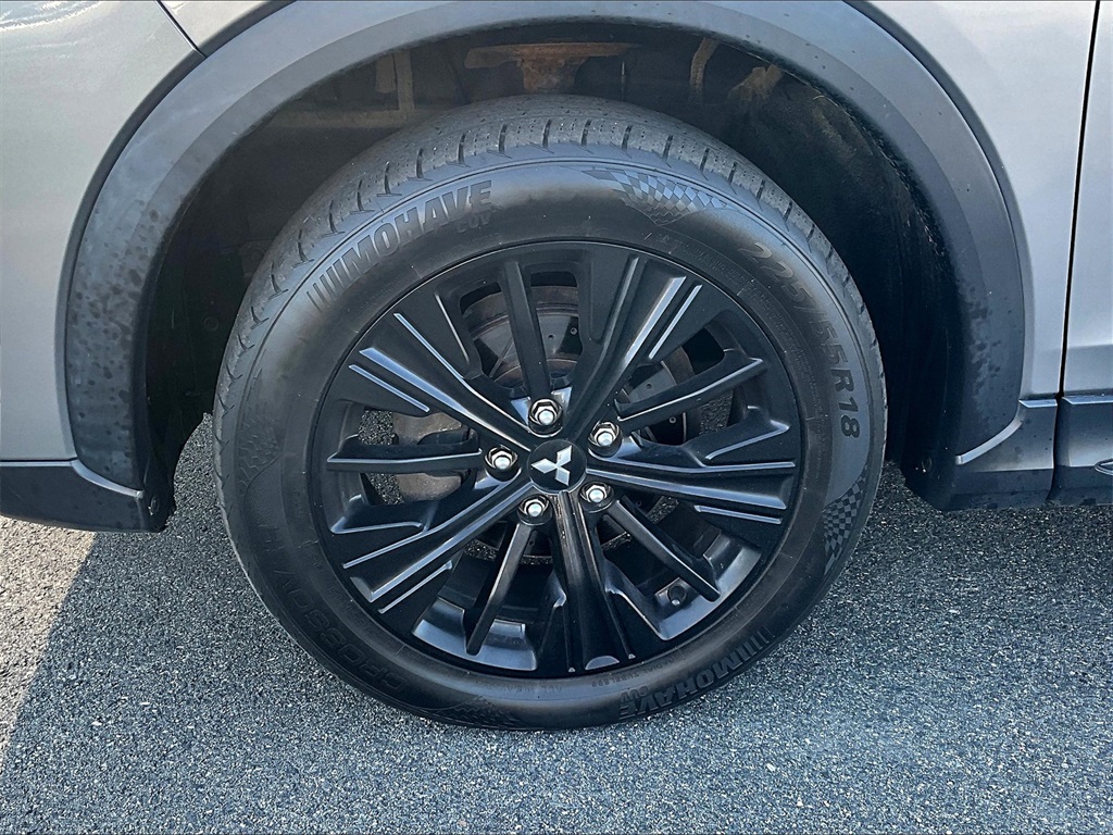 2019 Mitsubishi Eclipse Cross LE photo 5