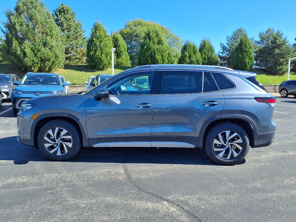 2025 Volkswagen Tiguan S photo 2