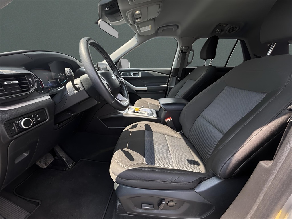 2023 Ford Explorer XLT photo 10