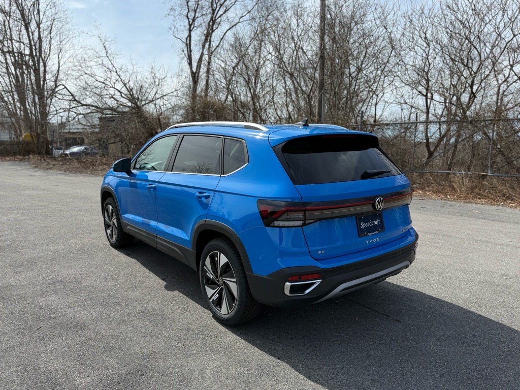 2025 Volkswagen Taos SE photo 5