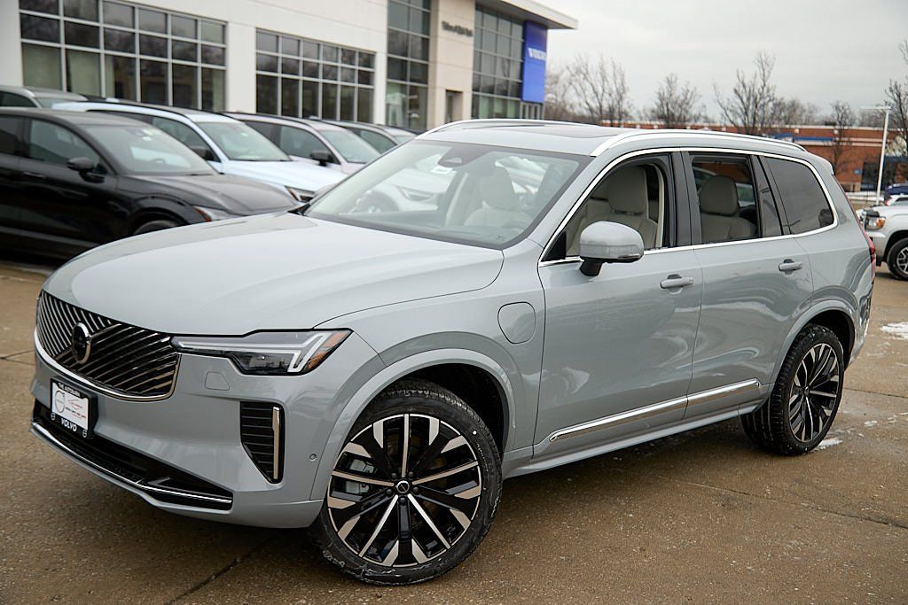 2026 VOLVO XC90 - Image 2