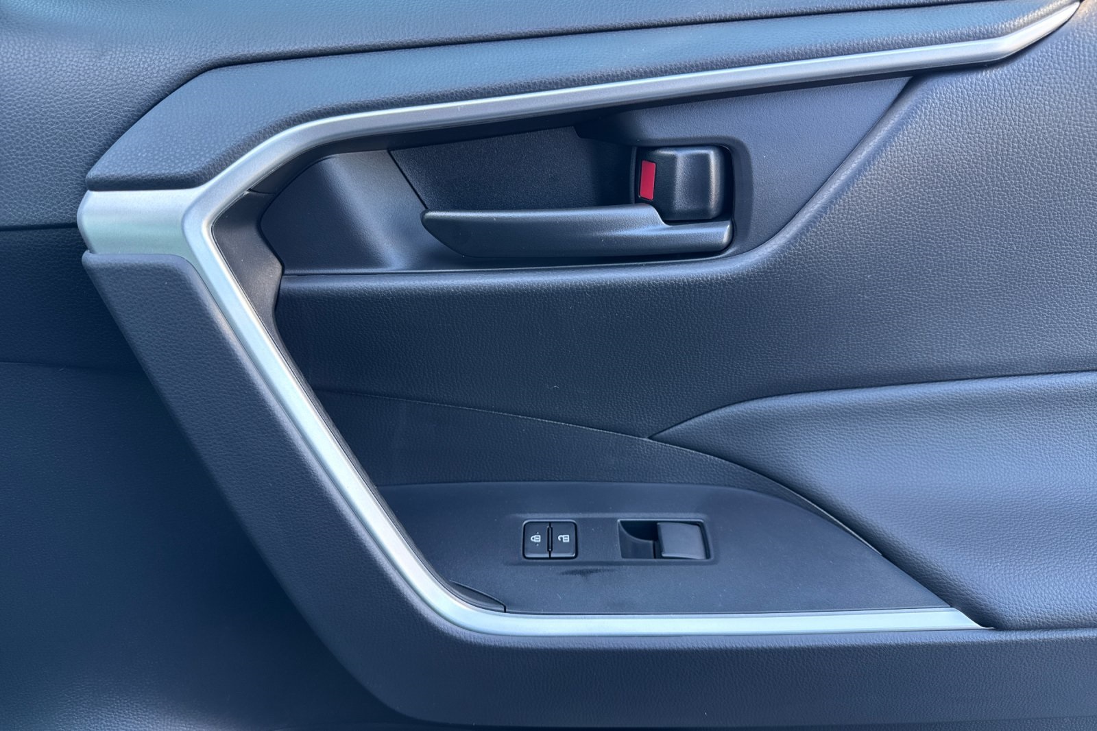 2025 Toyota RAV4 LE photo 14