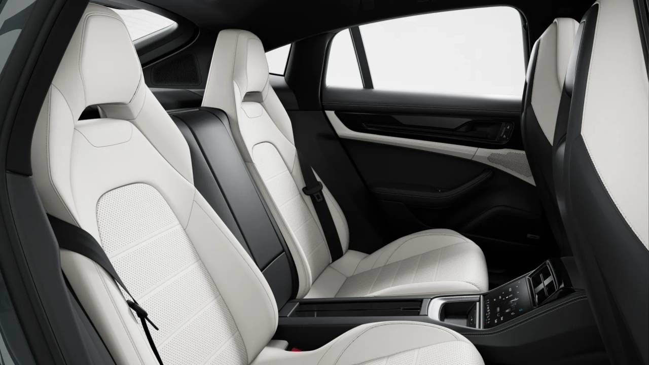 2026 Porsche Panamera 4 photo 11