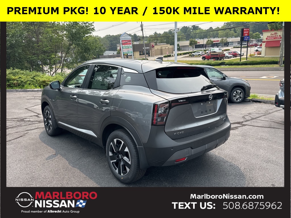 2025 Nissan Kicks SV photo 3