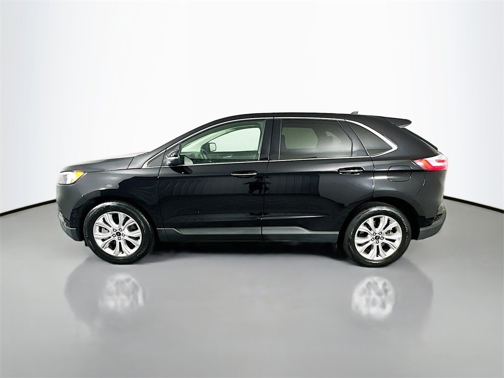 2024 Ford Edge Titanium photo 4