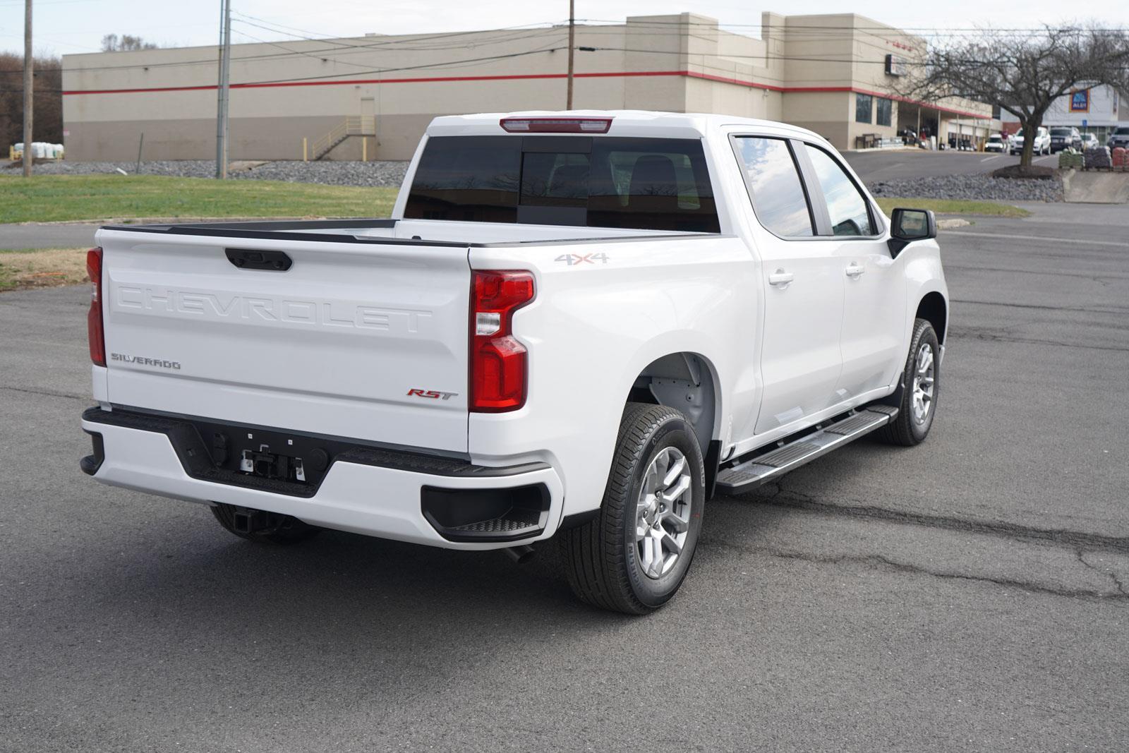 2025 Chevrolet Silverado 1500 RST photo 3