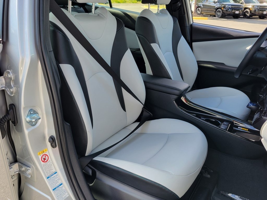 2020 Toyota Prius XLE AWD-e photo 3
