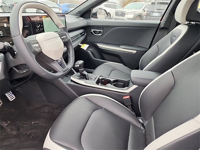 2025 Kia K4 GT-Line Turbo photo 11