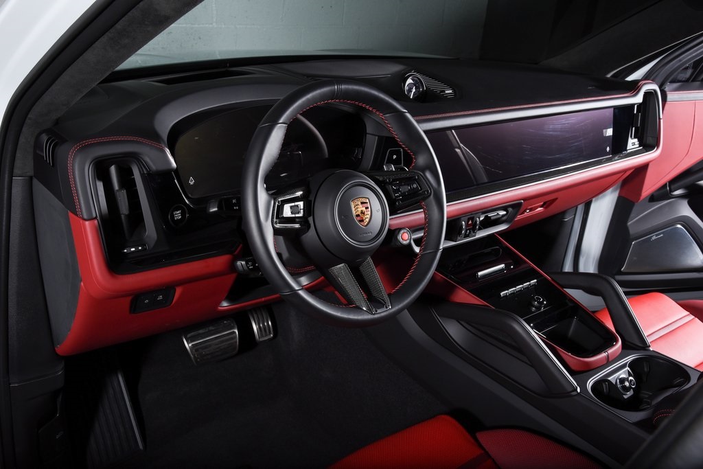2024 Porsche Cayenne Coupe Turbo GT photo 3