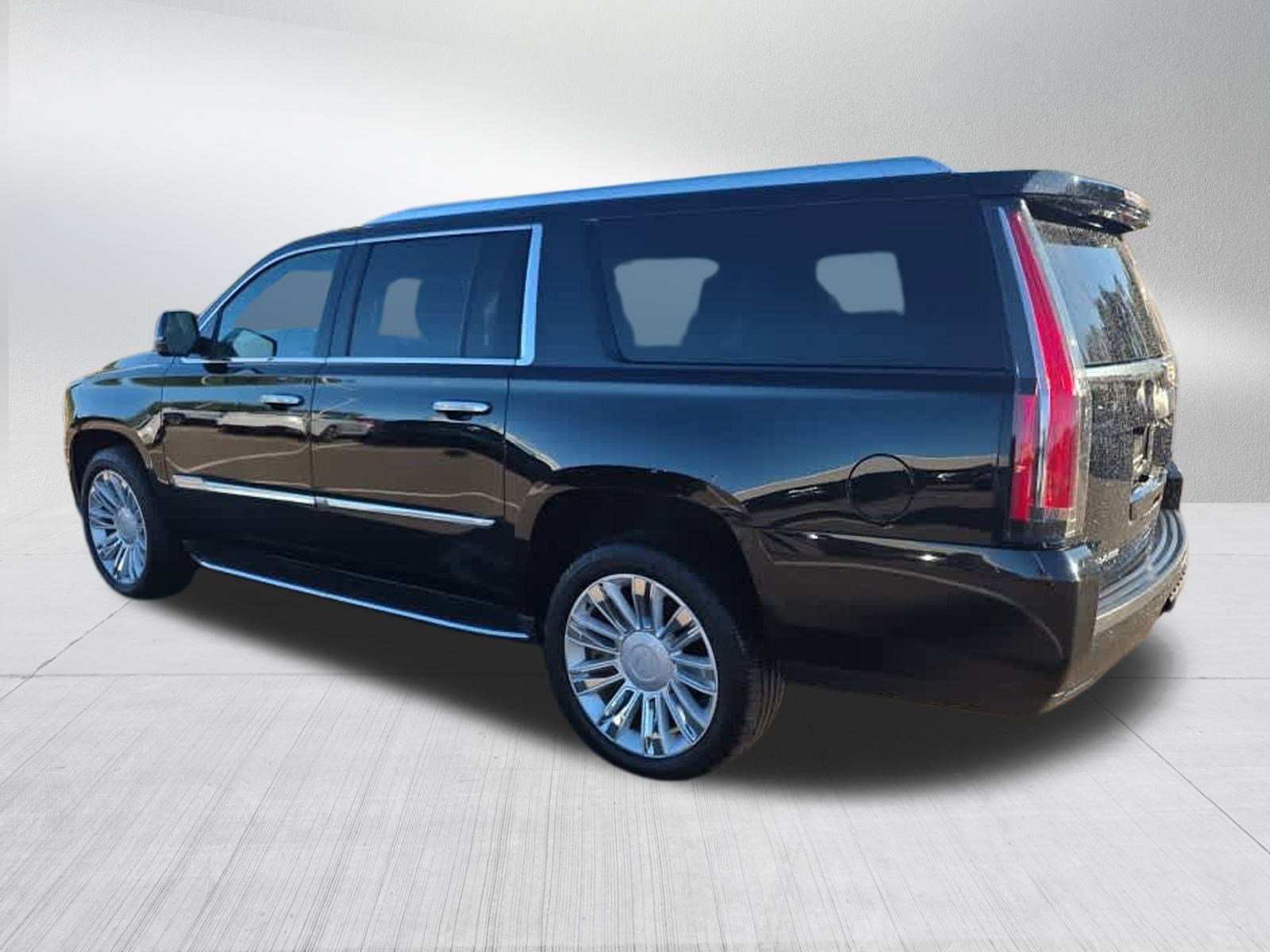 2016 Cadillac Escalade ESV Platinum photo 4