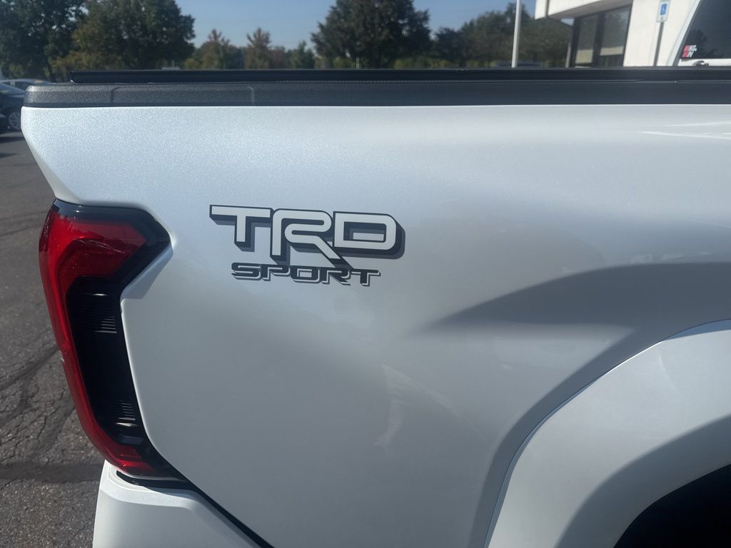 2024 Toyota Tacoma SR5 photo 7
