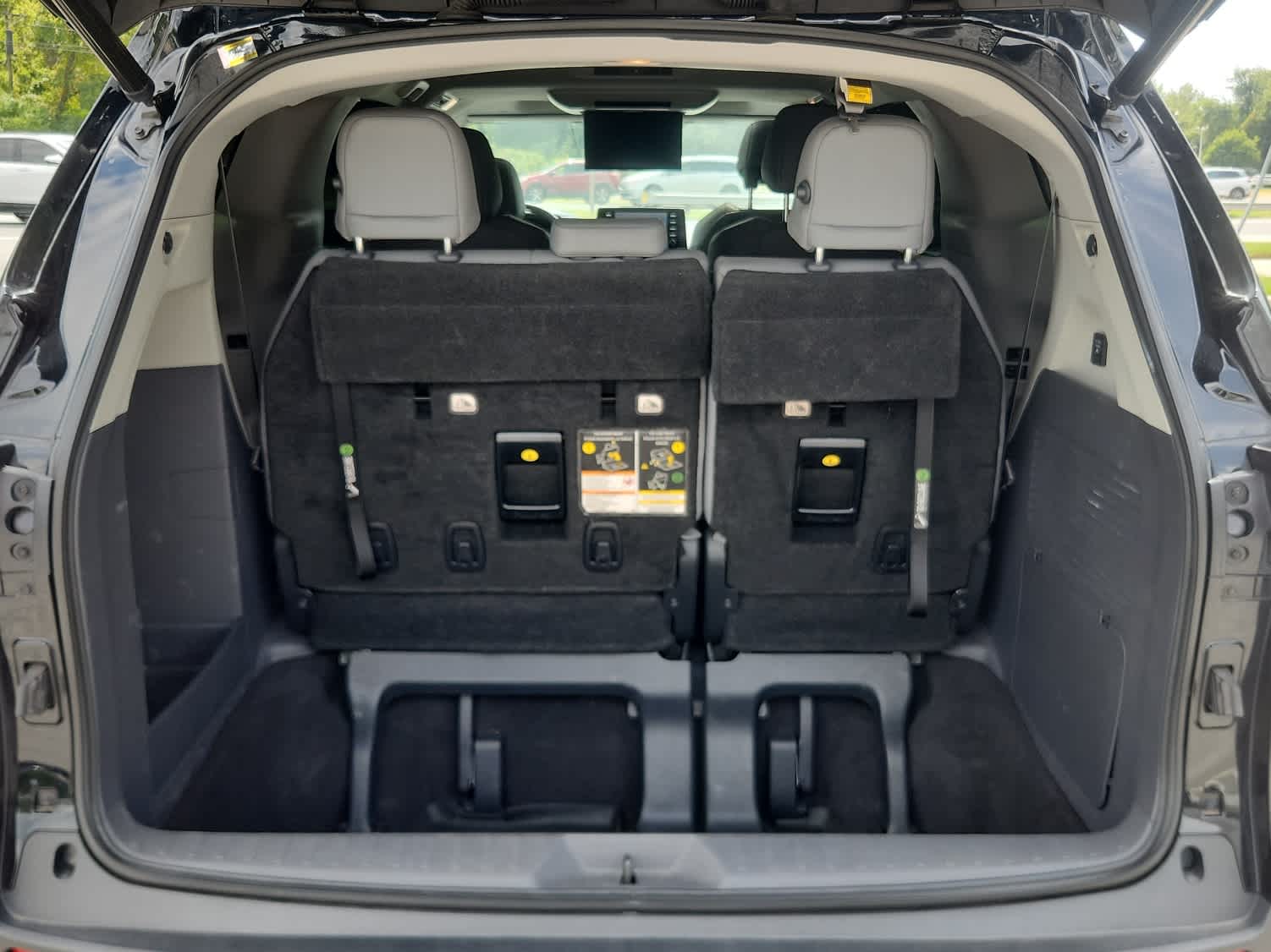 2021 Toyota Sienna XLE photo 16
