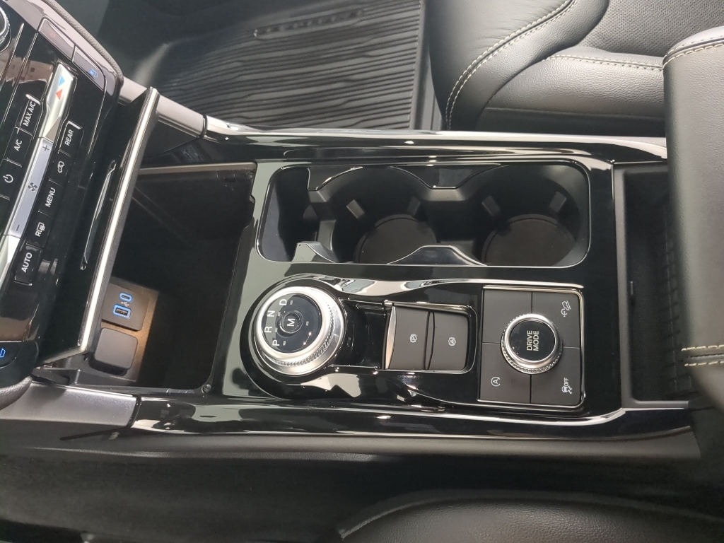 2023 Ford Explorer ST photo 21