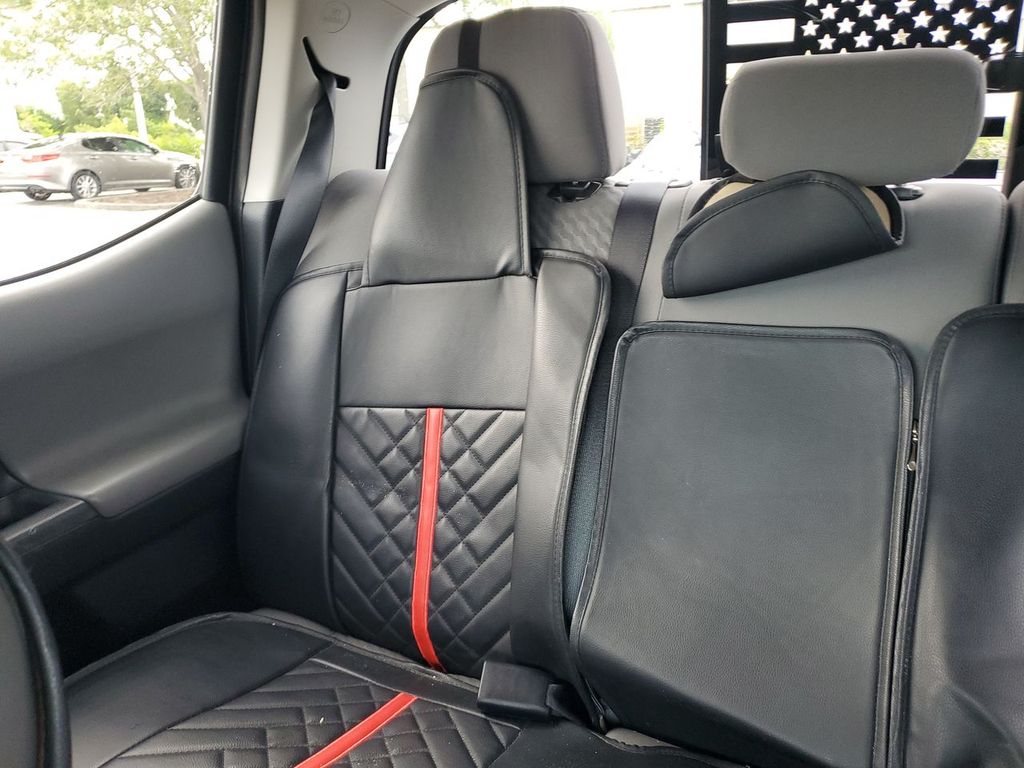 2022 Toyota Tacoma SR5 photo 4