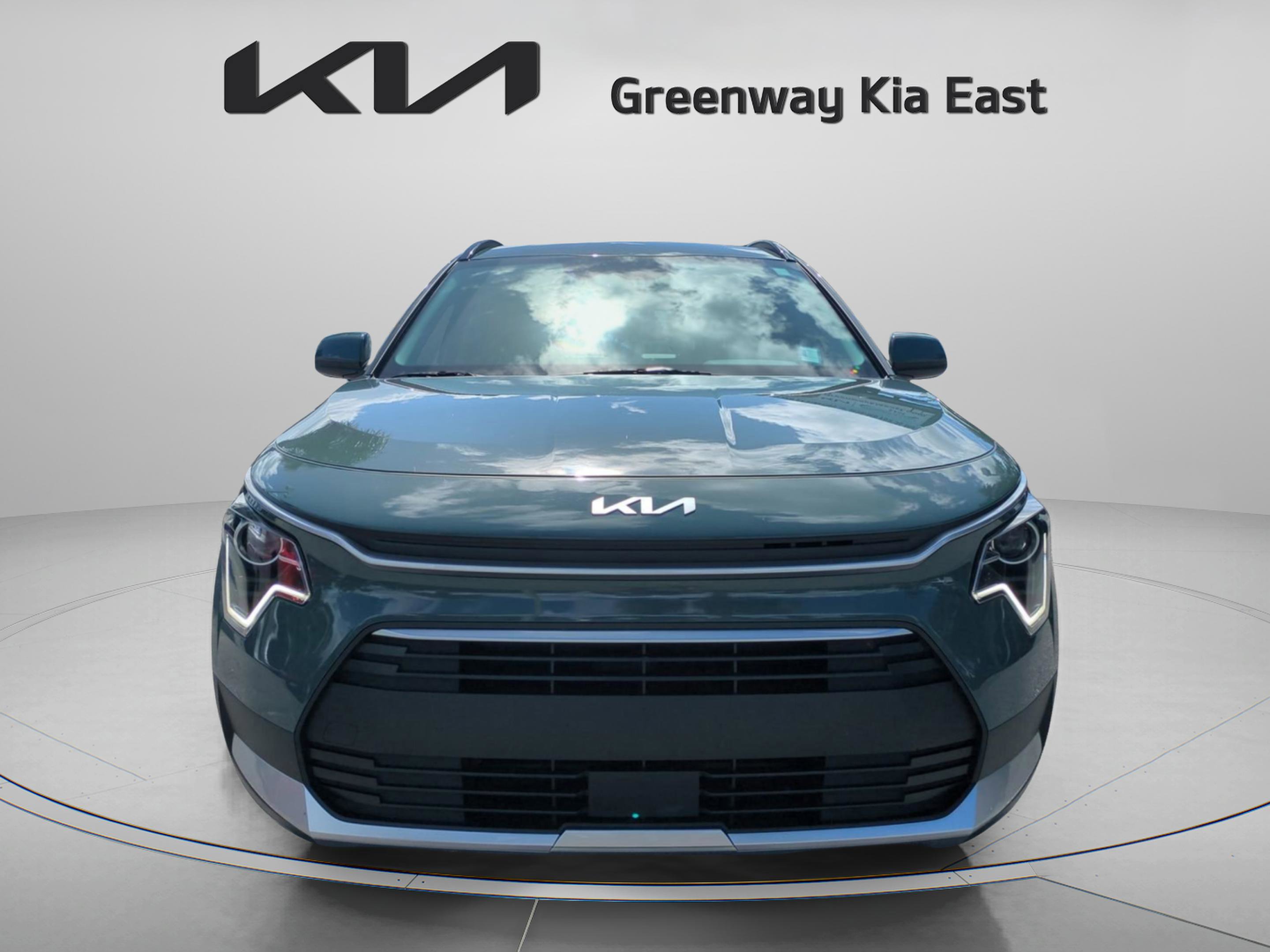 2023 Kia Niro EX photo 3