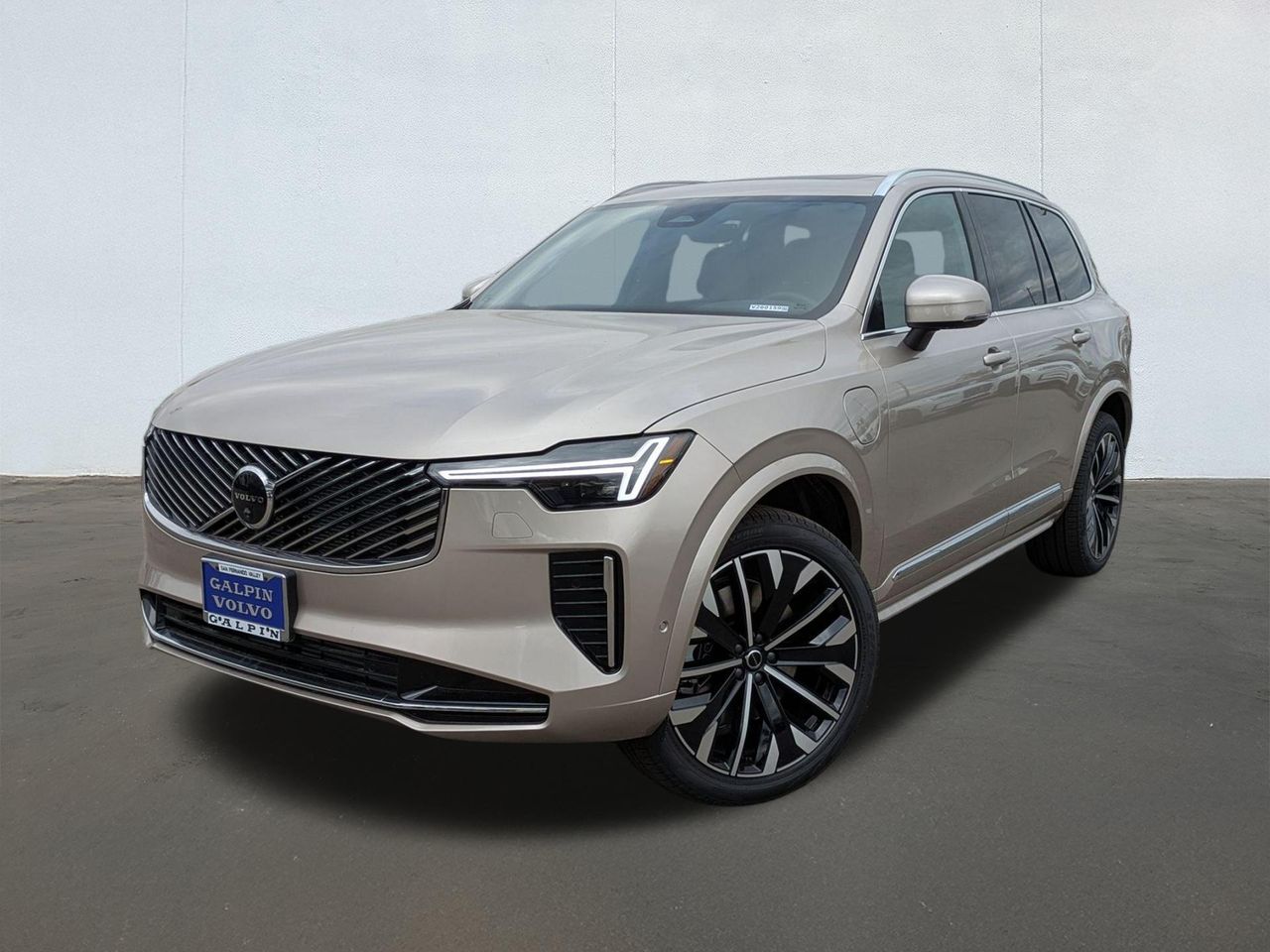 2026 Volvo XC90 Plus's photo