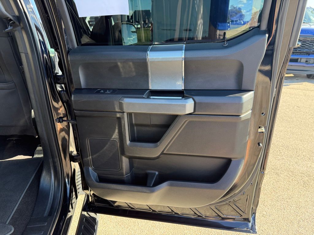 2016 Ford F-150 XLT photo 19
