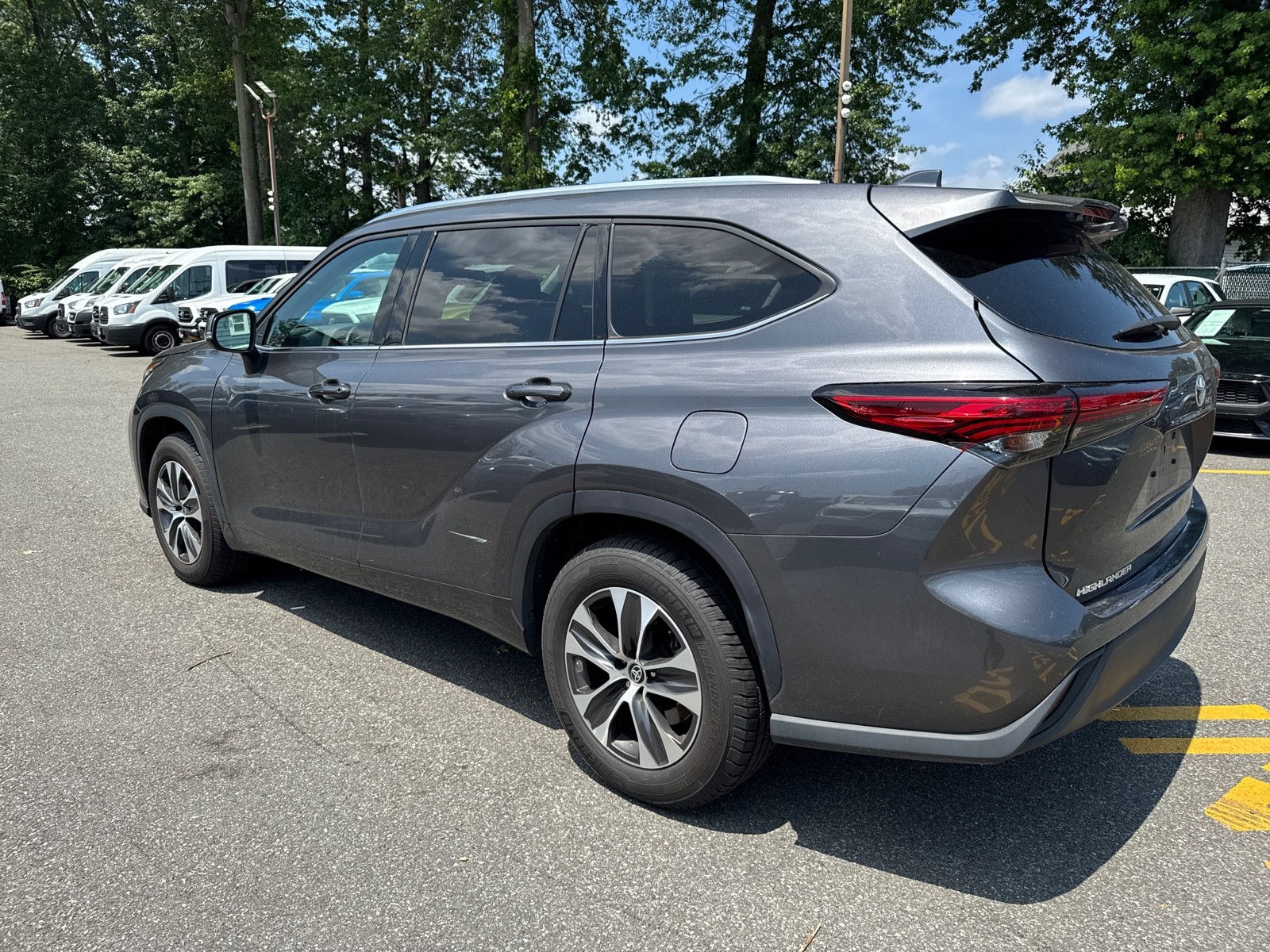 2021 Toyota Highlander XLE photo 4