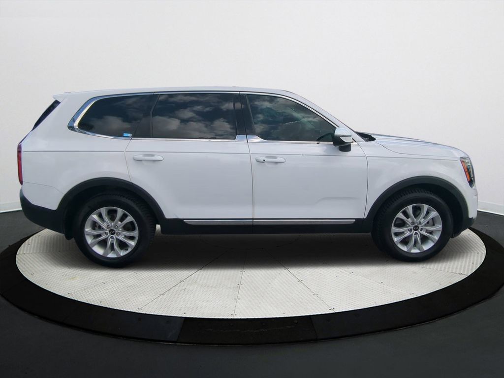 2021 Kia Telluride LX photo 2