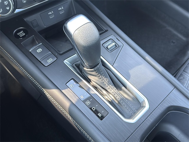 2025 Nissan Kicks SV photo 12
