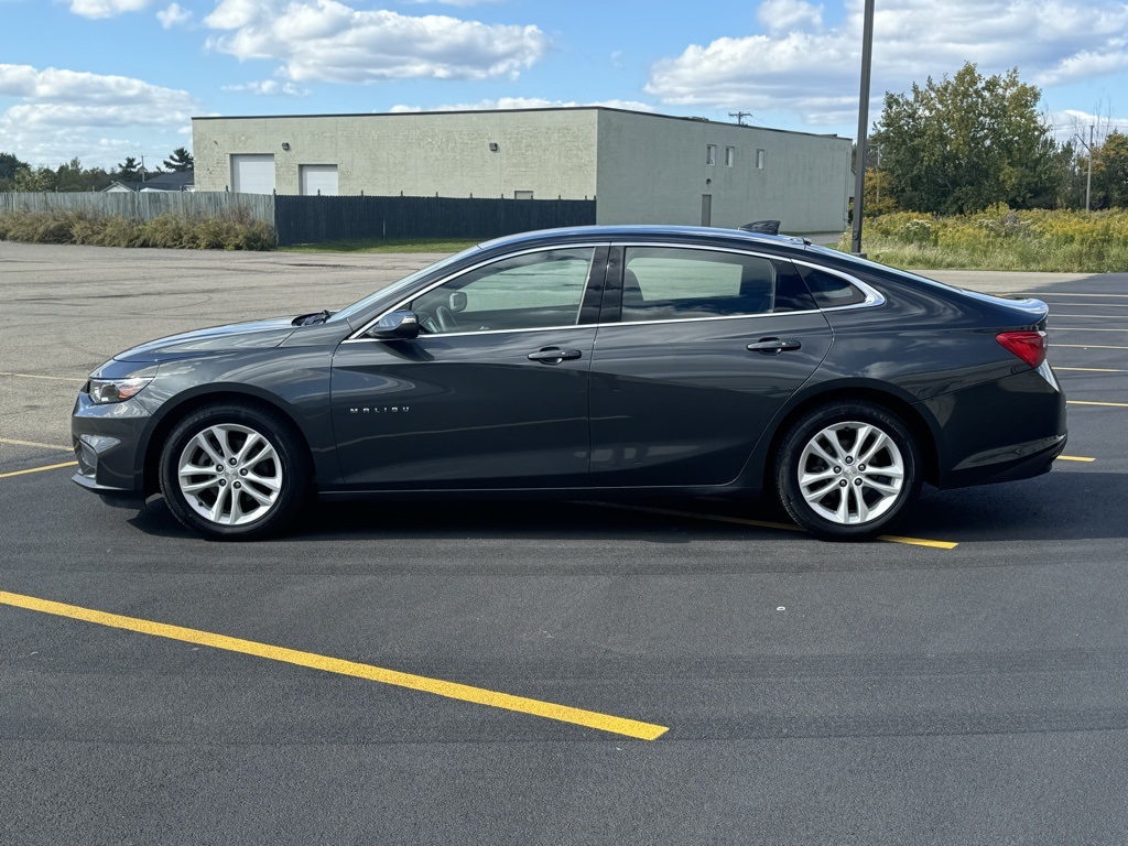 2017 Chevrolet Malibu 1LT photo 3