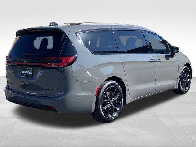 2025 Chrysler Pacifica Limited photo 6