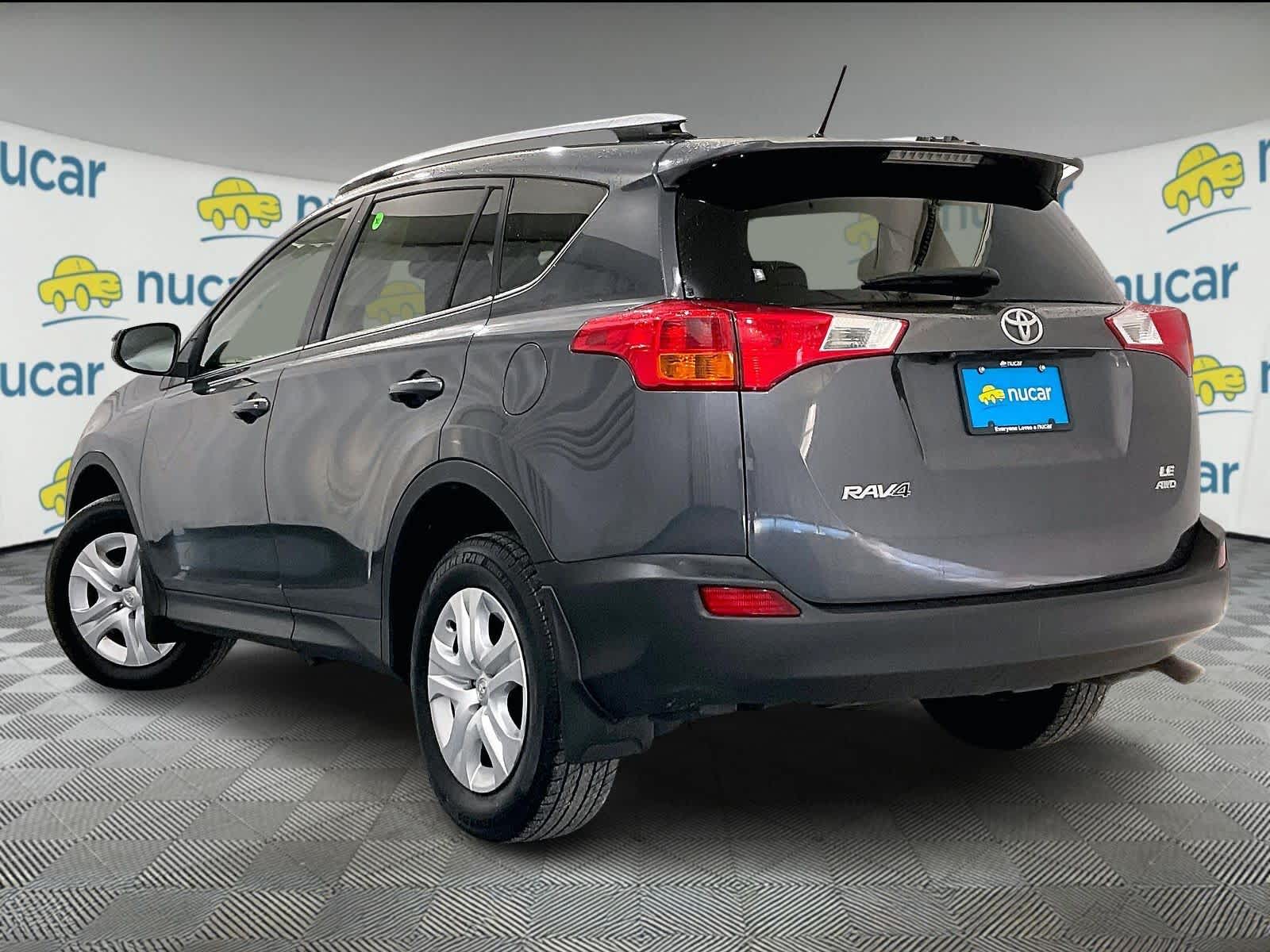 2015 Toyota RAV4 LE photo 4