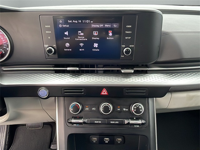 2024 Kia Carnival LX photo 12