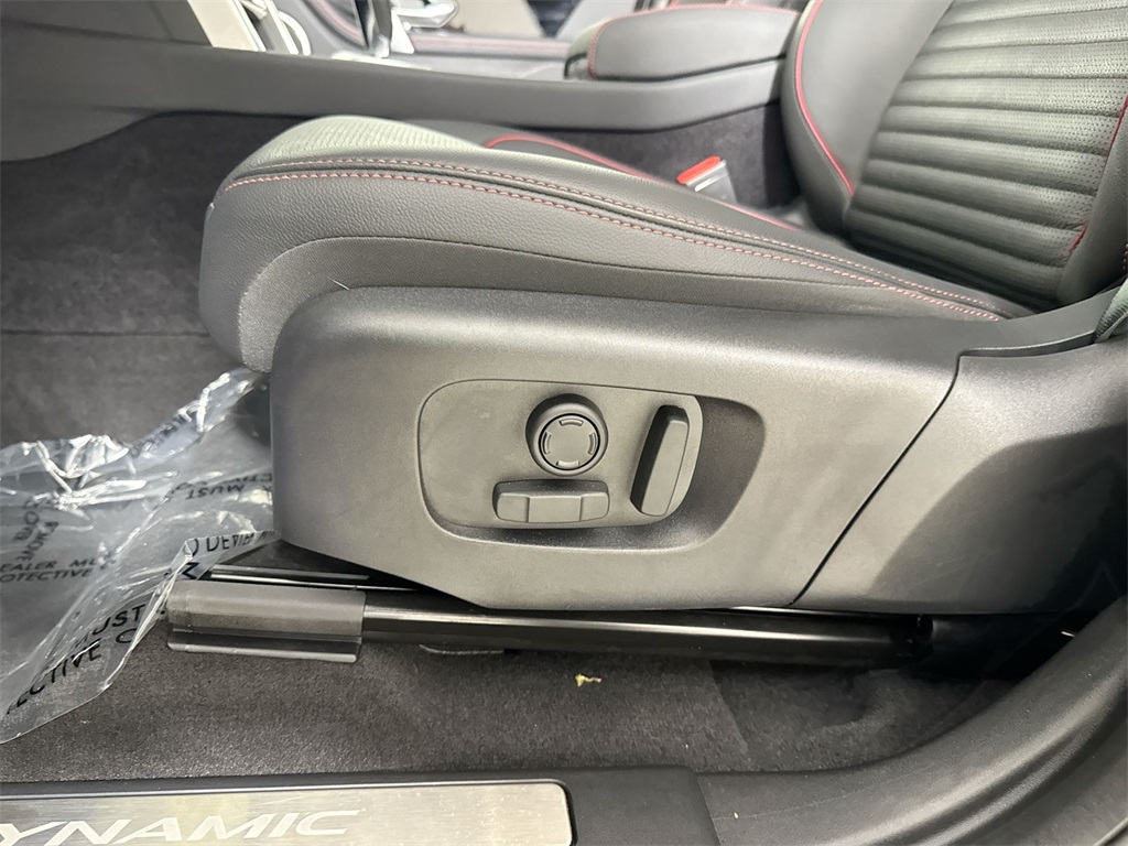 2023 Land Rover Discovery Sport SE R-Dynamic photo 12