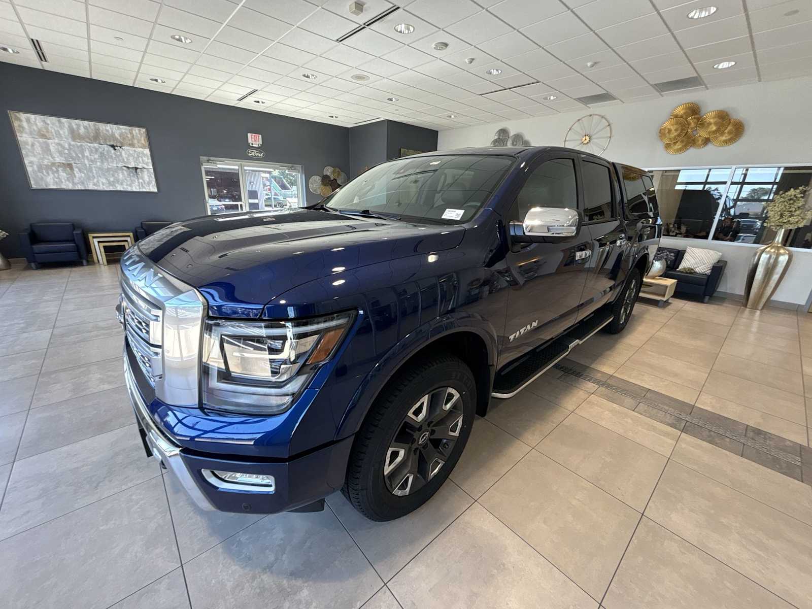 2023 Nissan Titan Platinum Reserve photo 6