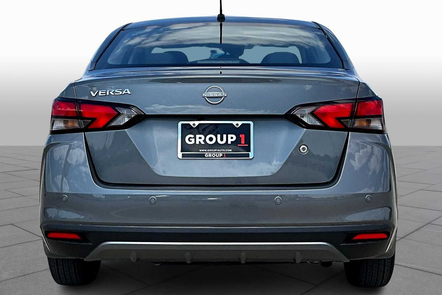2023 Nissan Versa S photo 4