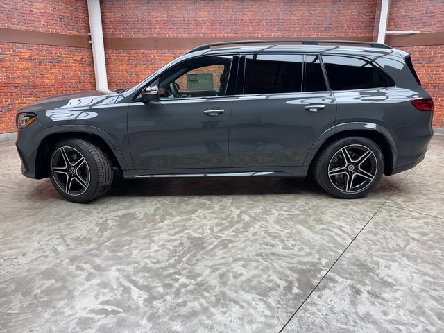 2026 Mercedes Benz GLS 450 4MATIC photo 2