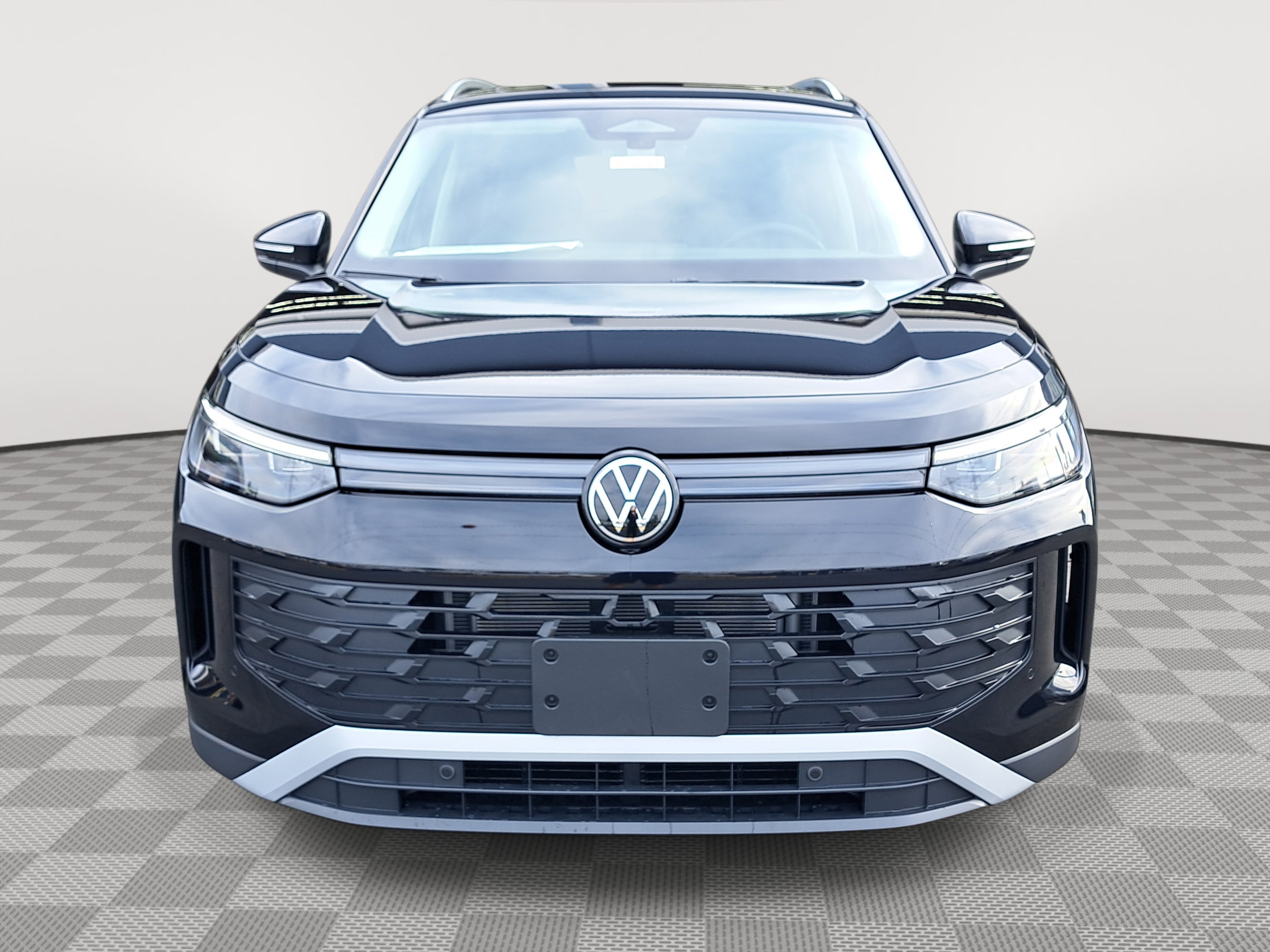 2025 Volkswagen Tiguan SE photo 2