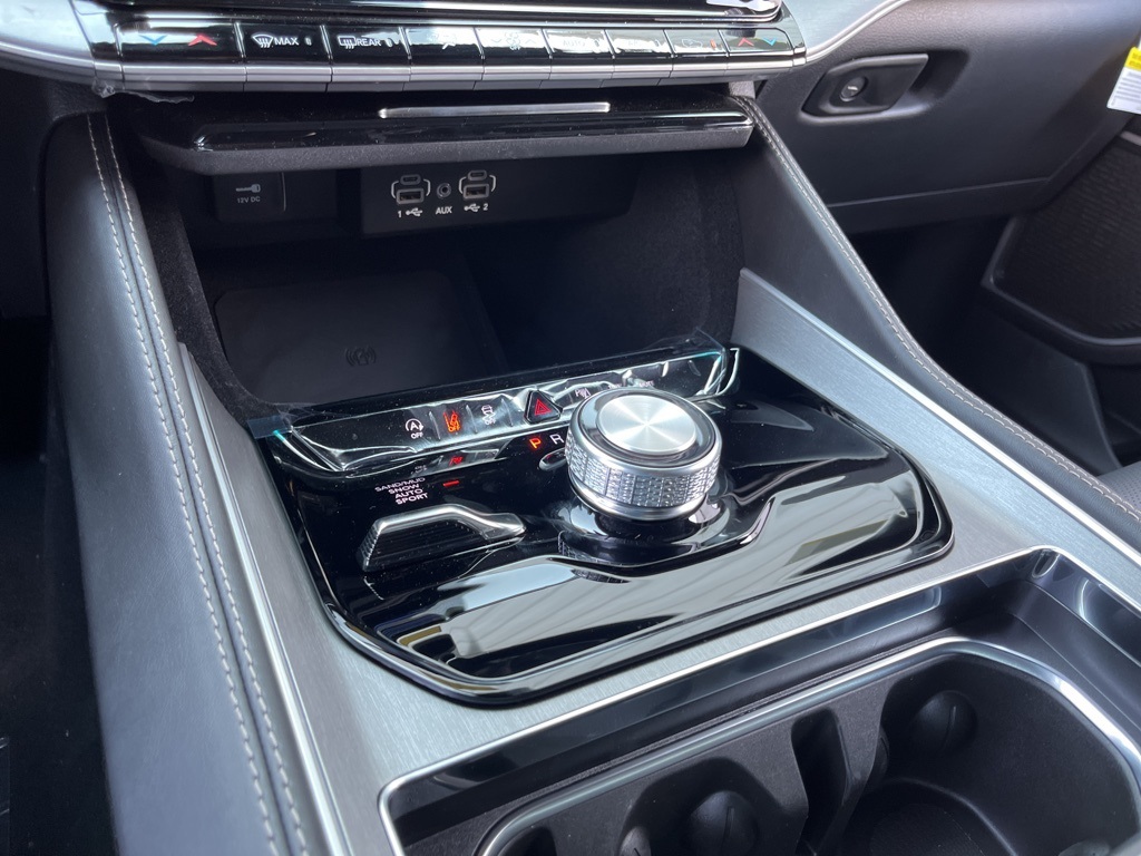 2025 Jeep Wagoneer L Carbide photo 42