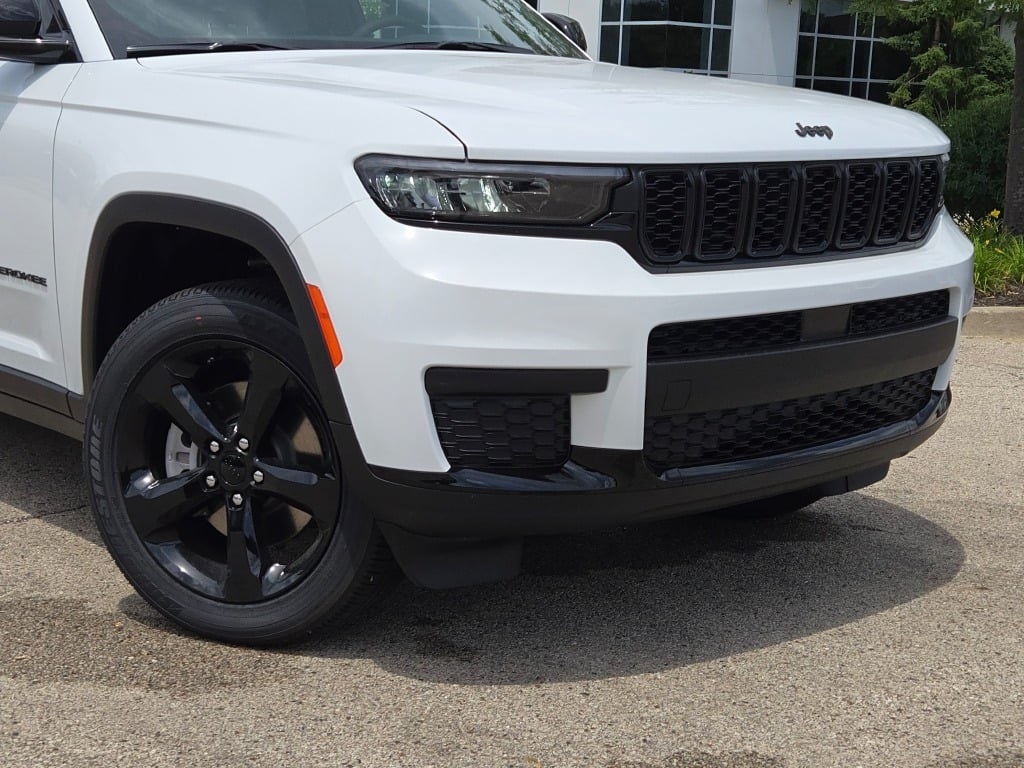 2025 Jeep Grand Cherokee Altitude X photo 3